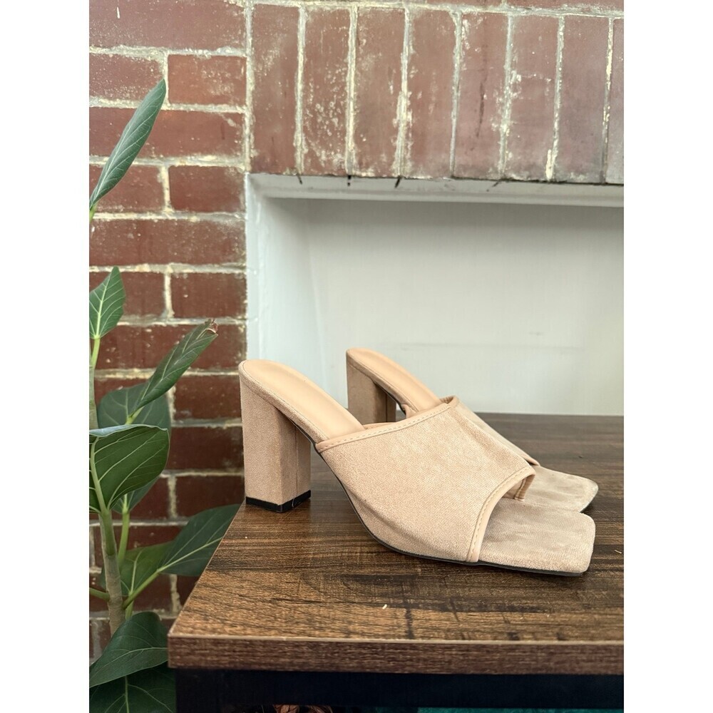 Women’s size 41 suede beige heels